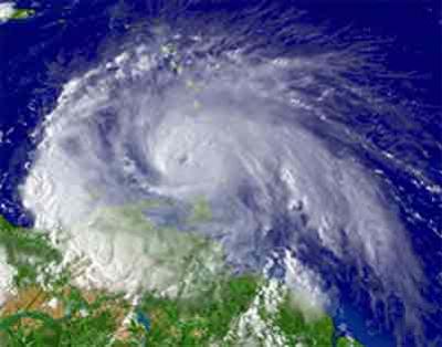 20100605023542-huracanes2.jpg