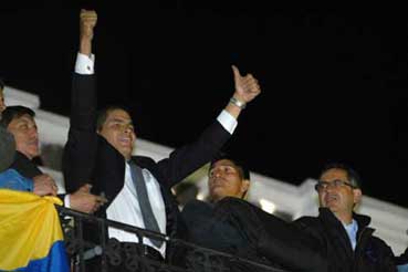 Imagen histórica de la llegada del presidente Correa al Palacio Presidencial