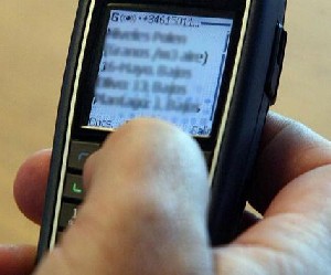 Rebajan tarifas para envíos de mensajes por celular en Cuba y solo el que llama paga (+ Resoluciones del MIC)