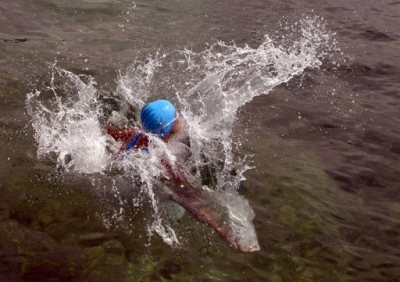 Nadadora Nyad enfrenta medusas y continúa hacia Florida