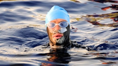 Nadadora Diana Nyad abandona en cuarto intento de cruzar estrecho de la Florida