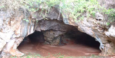 Hallan nuevas pinturas rupestres en cueva de Gibara