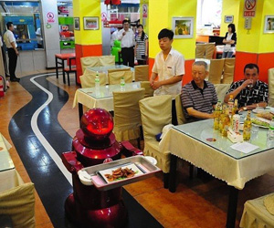China tiene un restaurante con robots-camareros