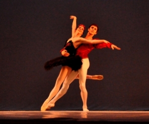 Dos bailarines cubanos entre los mejores del 2013