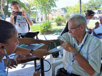 Estudiantes y profesores de la Universidad Médica llegan al alma de la comunidad