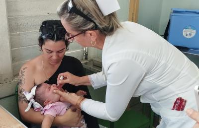 Aplican en Villa Clara segunda dosis de la vacuna antipolio