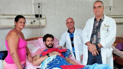 Reencuentro entre Yuniel y Jadier, el médico y su paciente